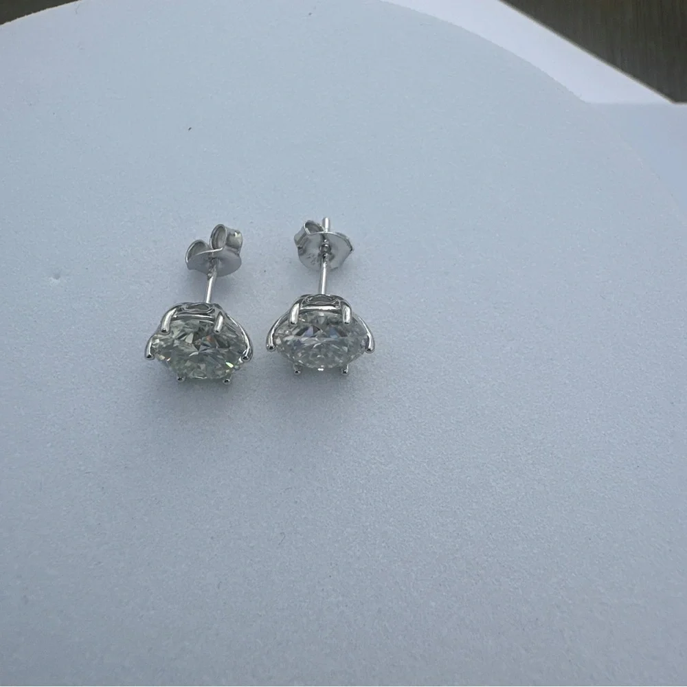 Moissanite Round Earrings 2CT with Blue Pouch